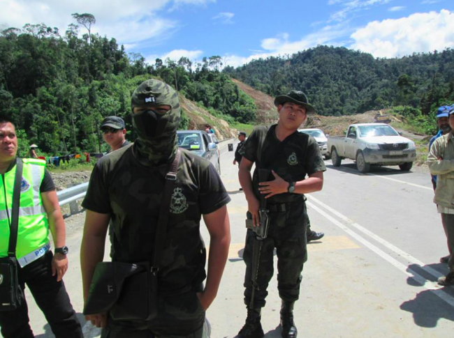 Police intimidation at the peaceful Penan blockade in Murum