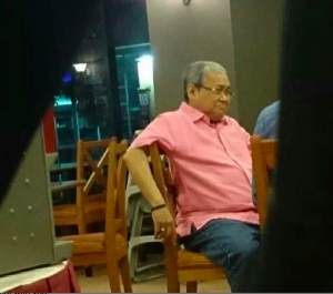 Dikemendarka tama Sarawak – kepala gerempung Perkasa Ibrahim Ali ba minggu nyin kemari bisi dipeda berandau beberapa jam dalam Restoran Hotel Harbour View. Tang kaban politik penyakal ti betul ba undang-undang udah ditagang tama ke Sarawak