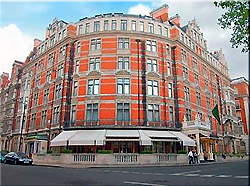 Rumah hotel Connaught di nengeri Mayfair nyadika sebagi ari gerempung kompeni iya