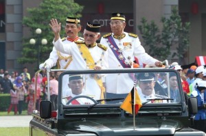 Emperor's Clothes - Taib shows who's boss
