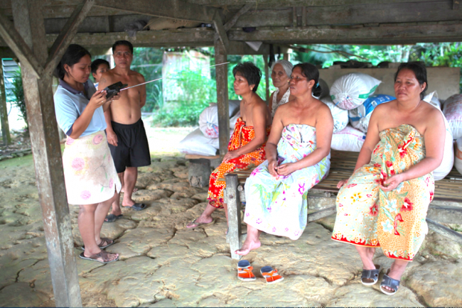 Bidayuh women from the timber trouble-spot Melikin listening to the show