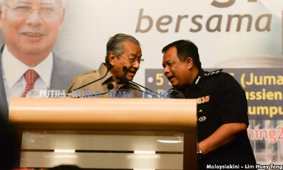 Najib left the stage for a well known member of the audience to assume… until the police decided otherwise
