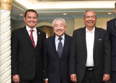 Bustari Yusuf (tengah) – rapat bendar enggau Taib, Najib enggau mega Adenan