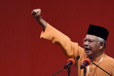 Tabi Najib – diatu iya minta lindung ari sebarang dawa undang-undang ba iya – pengebal ti ditempa iya empu