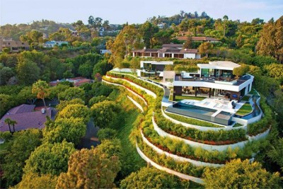 Sequestered - SR identified this massive Beverley Hills mansion as a KAQ acquisition last year. The DOJ has now sequestered it.