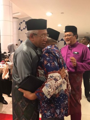 Greeted at the Alias wedding by then Education Minister Mahdzir bin Khalid