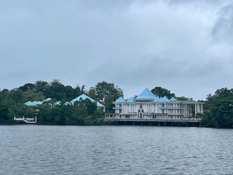 Taib's river residence - Ragad perhaps plans her dower house next door?